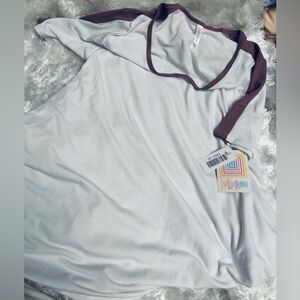XS LuLaRoe Perfect Tee top.